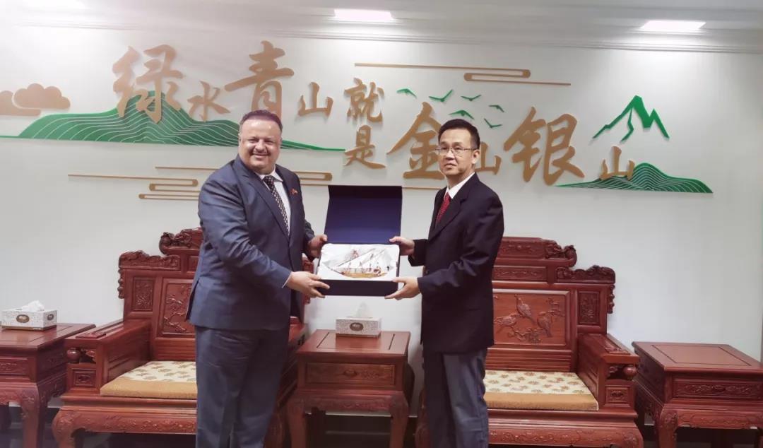 科威特駐廣州總領(lǐng)事來(lái)訪(fǎng)省林業(yè)局